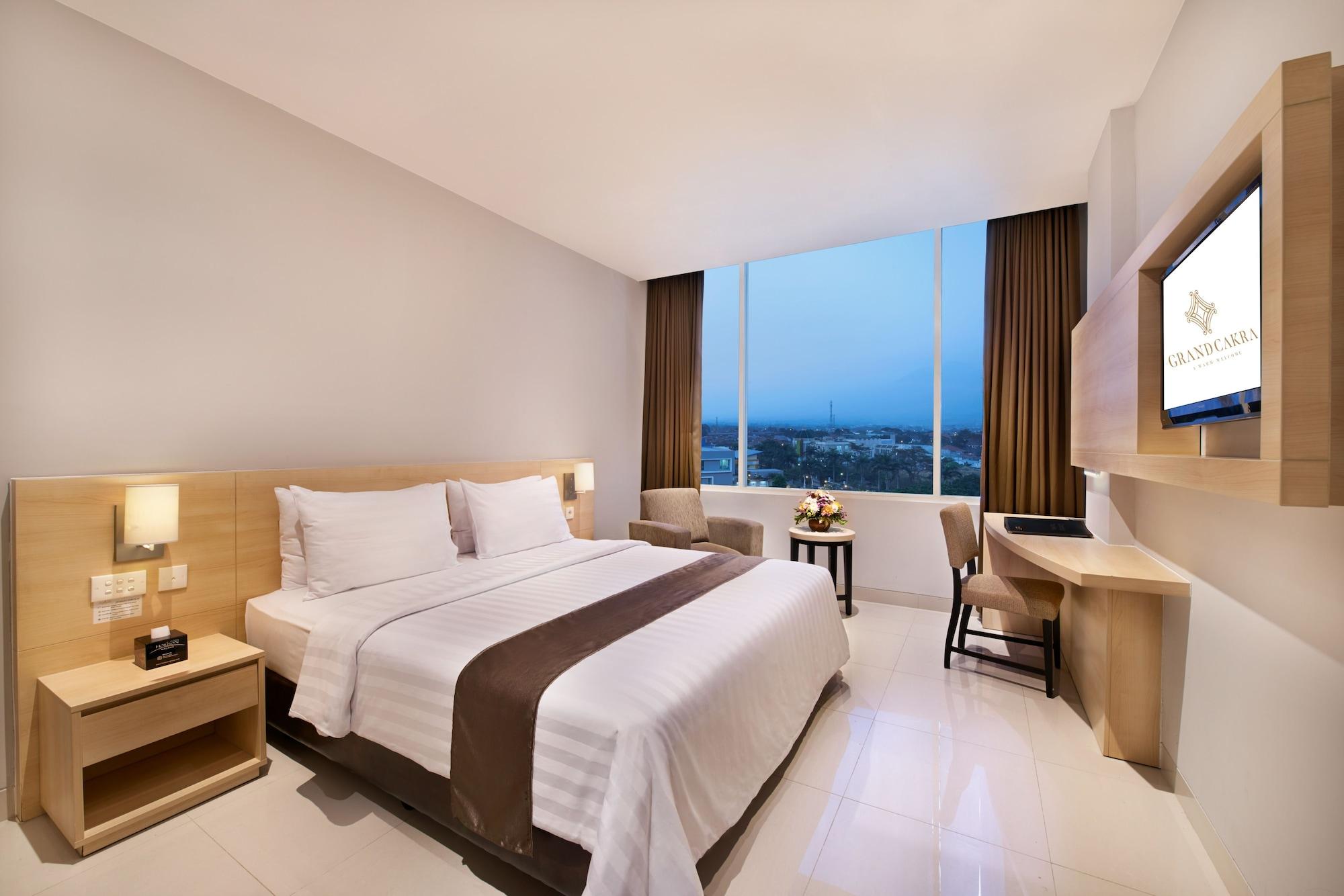 Grand Cakra Hotel Malang Exterior photo