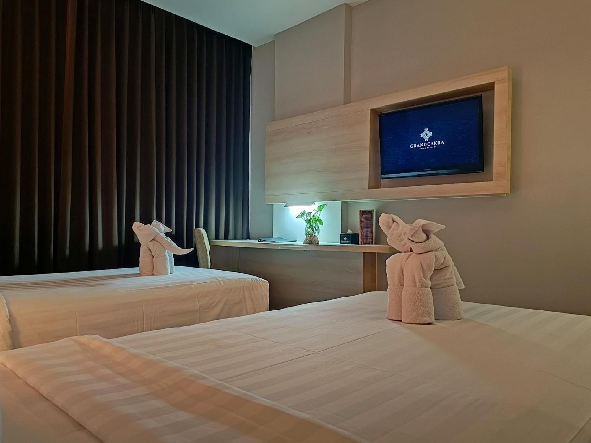 Grand Cakra Hotel Malang Exterior photo