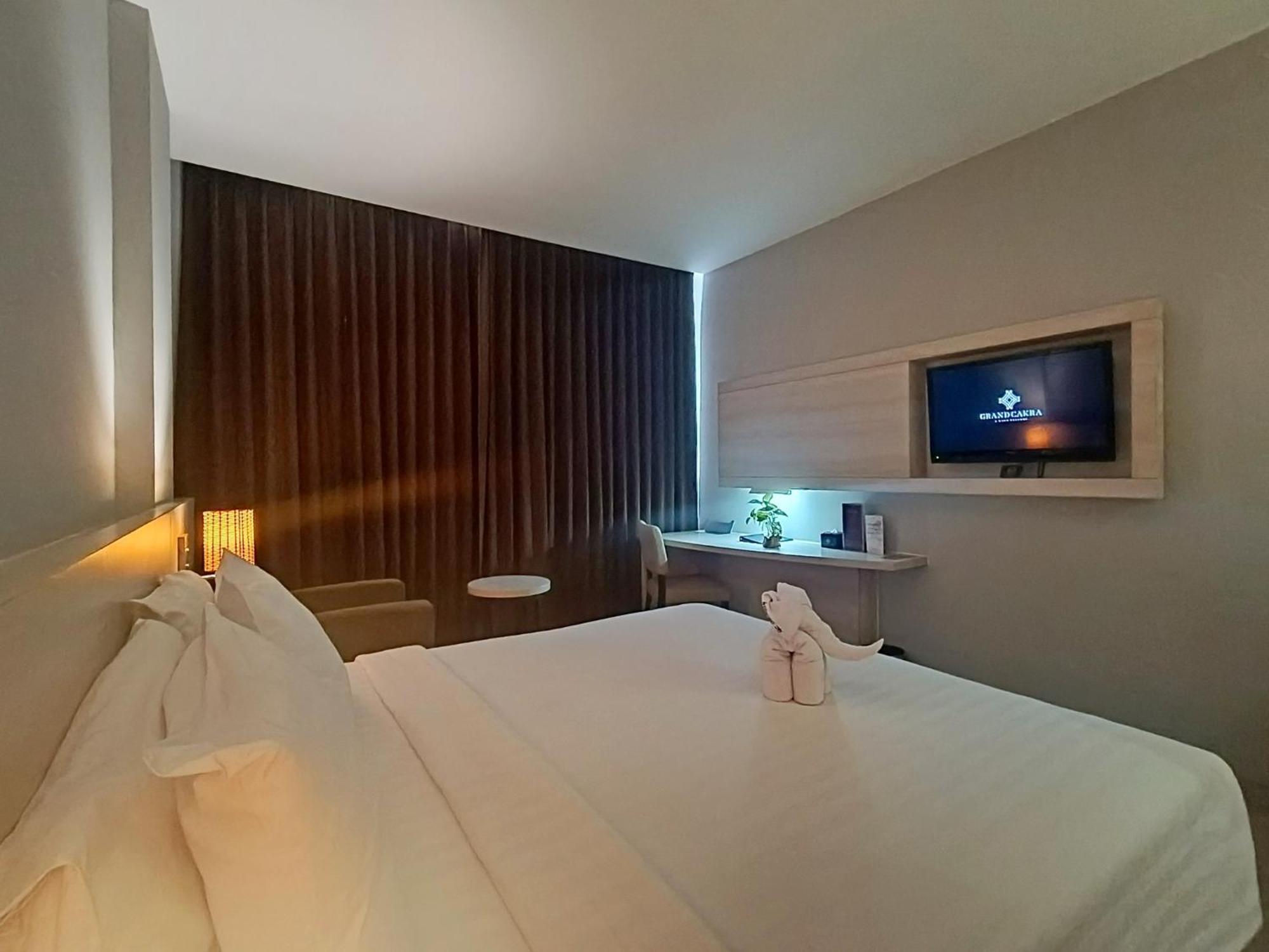 Grand Cakra Hotel Malang Exterior photo