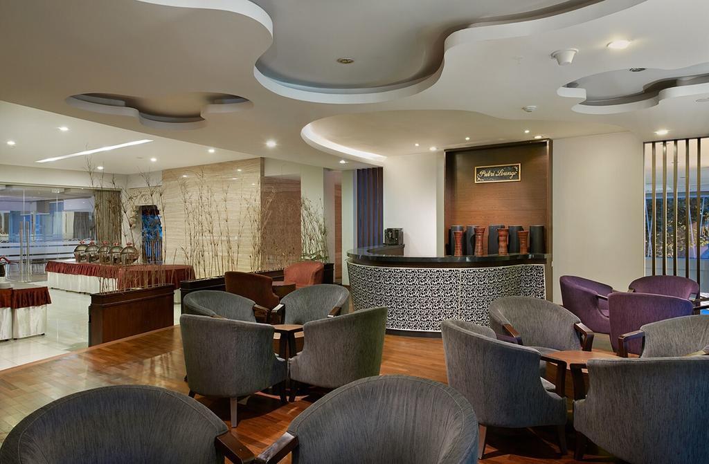 Grand Cakra Hotel Malang Exterior photo