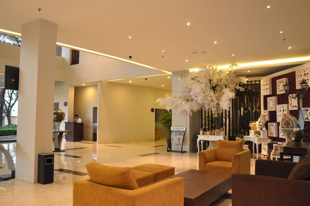 Grand Cakra Hotel Malang Exterior photo