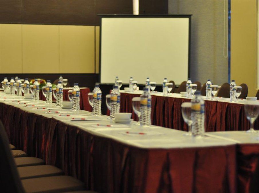 Grand Cakra Hotel Malang Exterior photo
