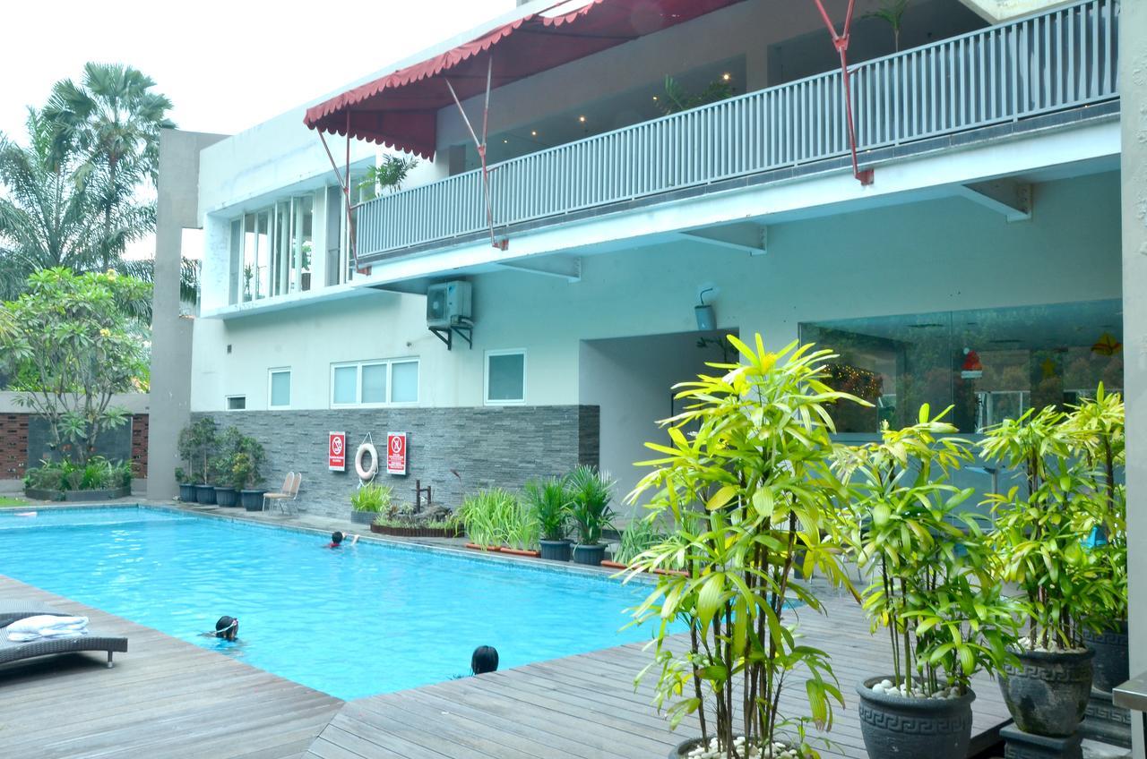 Grand Cakra Hotel Malang Exterior photo